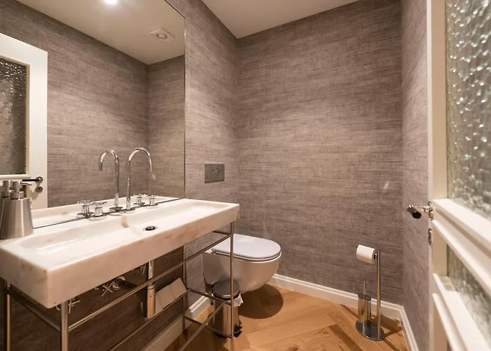 Luxury Center Emporium *