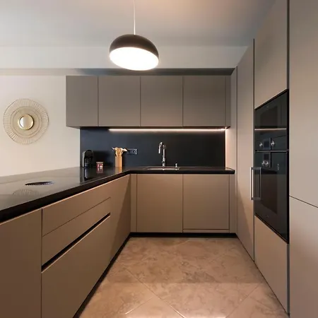 شقة Luxury Center Emporium *