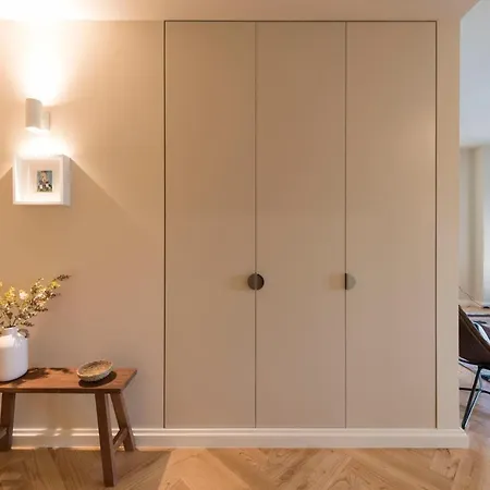 Luxury Center Emporium Apartment *