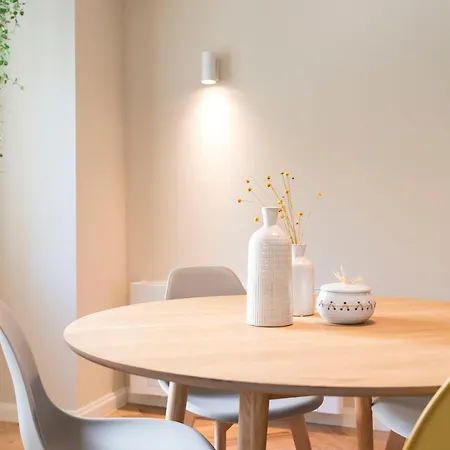 Luxury Center Emporium Apartment